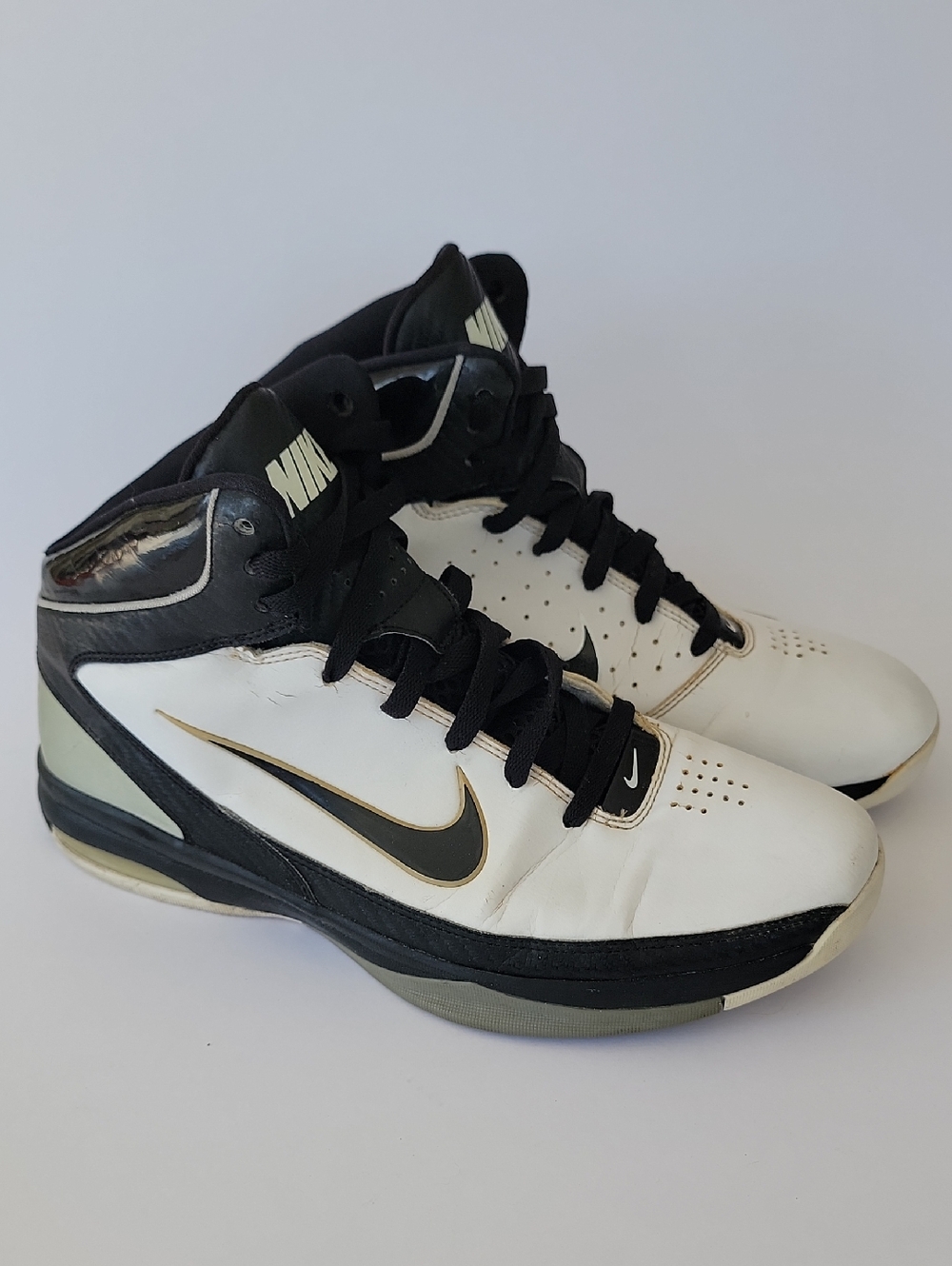 Nike Air Max Hyped TBSize 10.5 Men's, Used in good conditionStyle: 407705-101